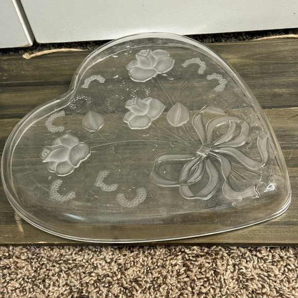 Mikasa Crystal Valentine's Heart‎ Shaped Rose Bouquet Serving Tray 12" Beautiful - Picture 3 of 6